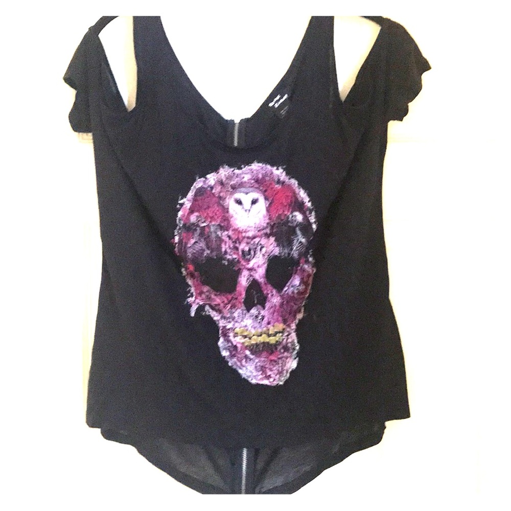Hot Topic open shoulder top with zipper back